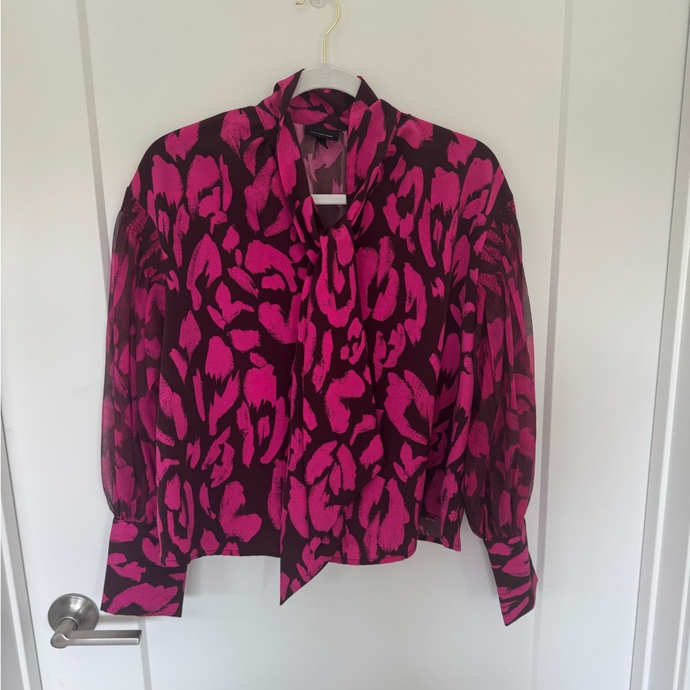 Who What Wear Fuschia and Black Graphic Tie Front Blouse XS